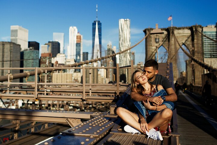 Professional Photoshoot at Brooklyn Bridge in New York - Photo 1 of 11